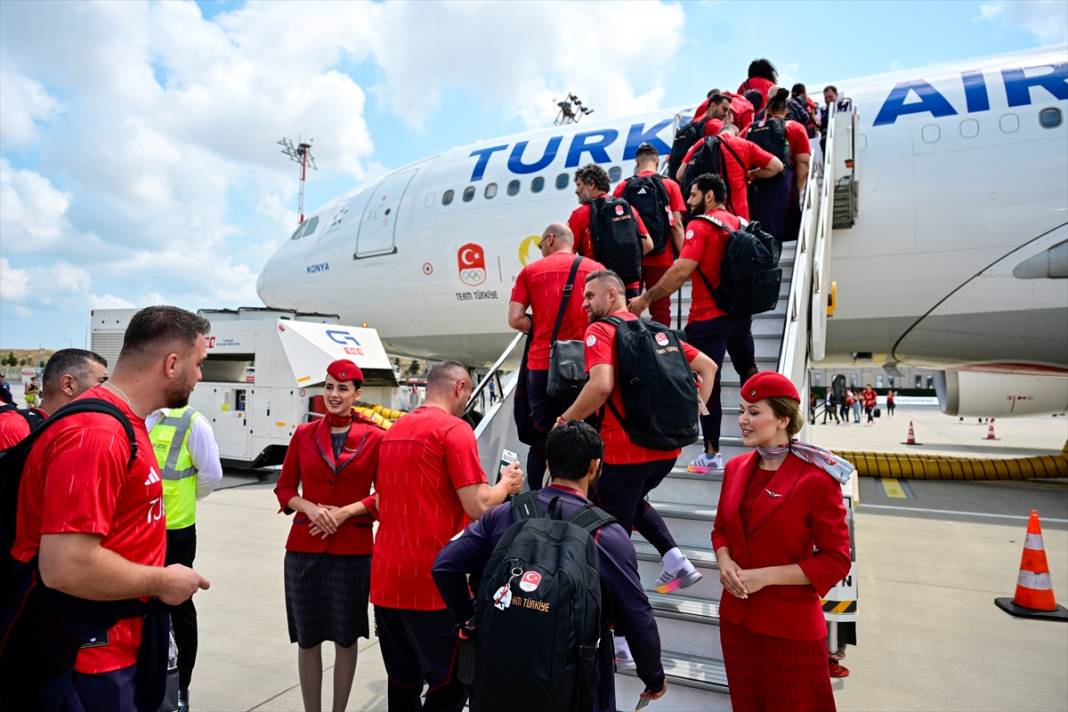 Team Türkiye kafilesini Paris’e Konya uçağı götürdü 9